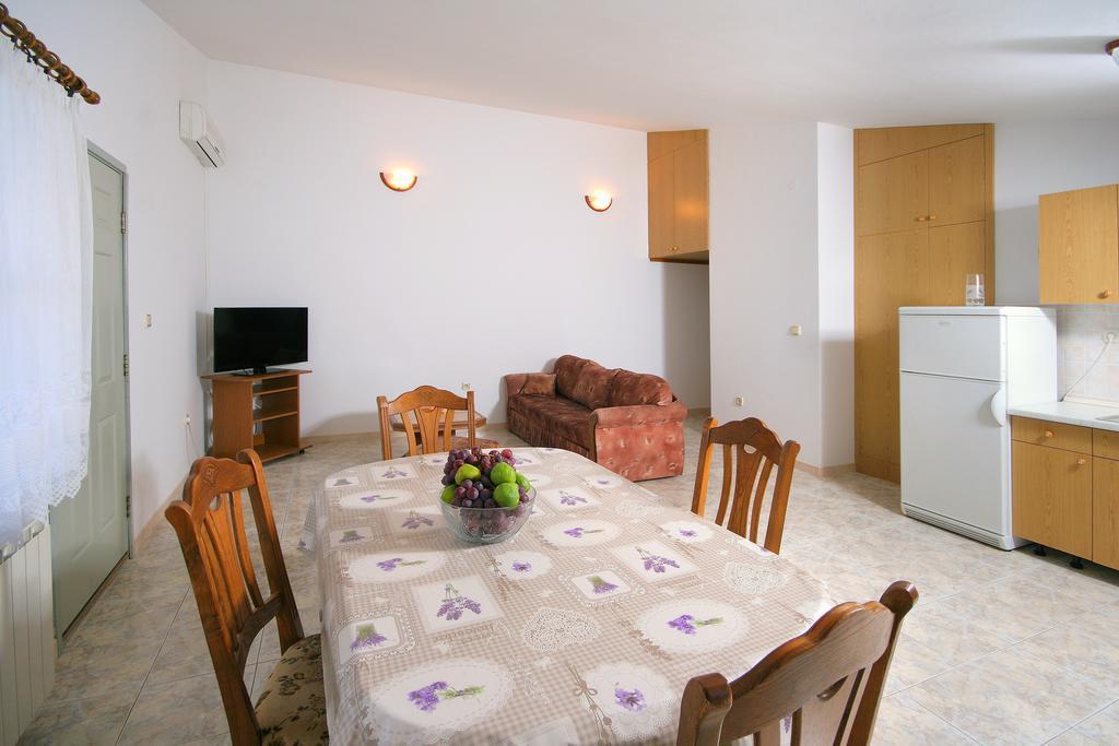 Apartments Daniela Trogir Buitenkant foto